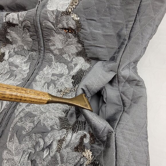 Chico's Pewter Applique Vest Womens 10 Chicos 1.5 (US 10) Gray Quilted Puffer - Picture 13 of 13